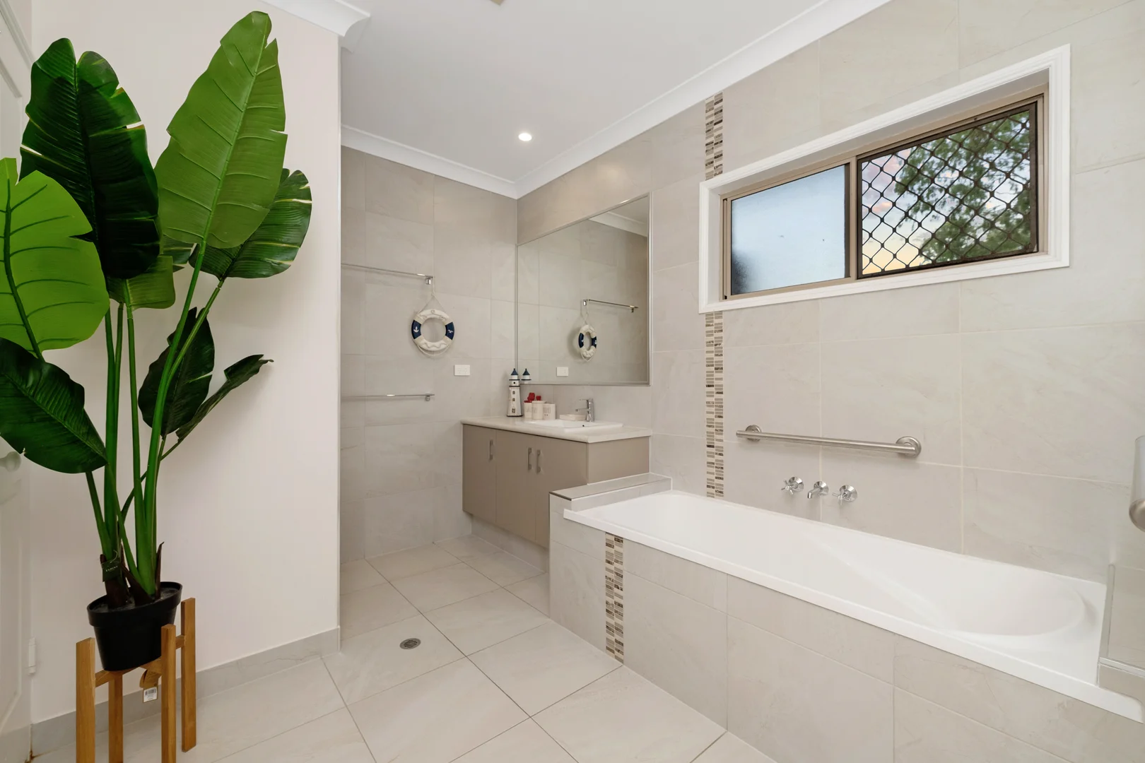 Additional image 13 of 13 Hastings Street, Mount Louisa QLD 4814