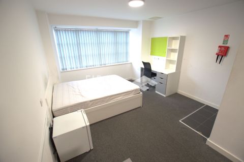 Tudor Road, West End LE3, Studio to rent