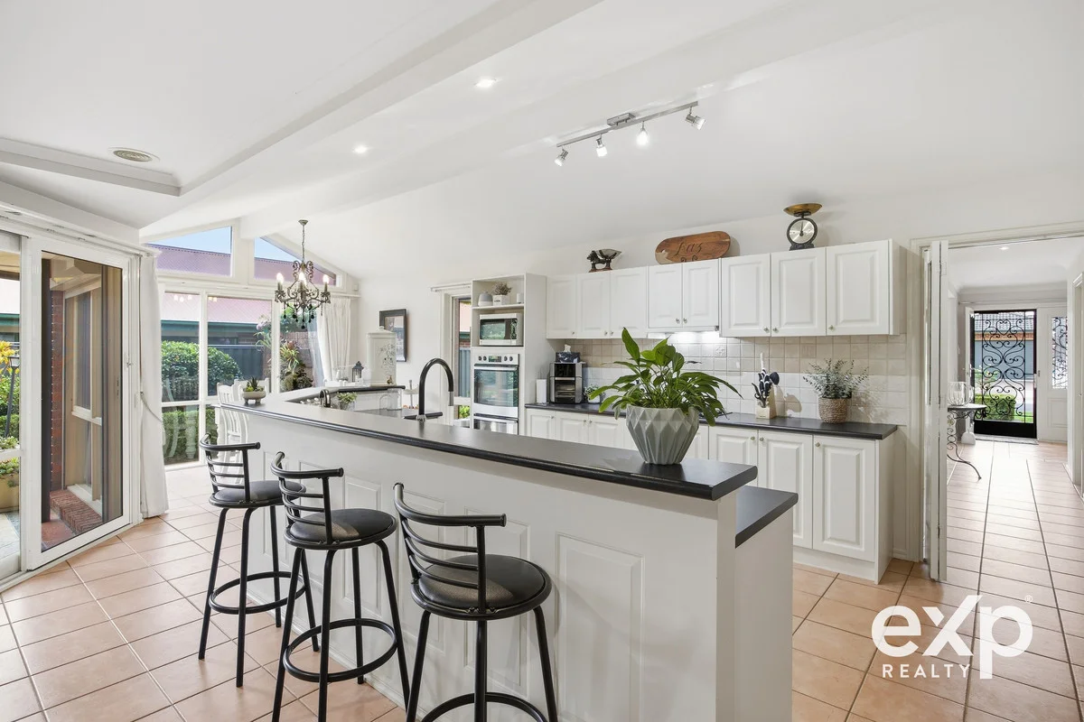 Additional image 11 of 21 Whernside Court, Mooroolbark VIC 3138