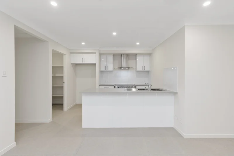 Additional image 33 of Lucas VIC 3350