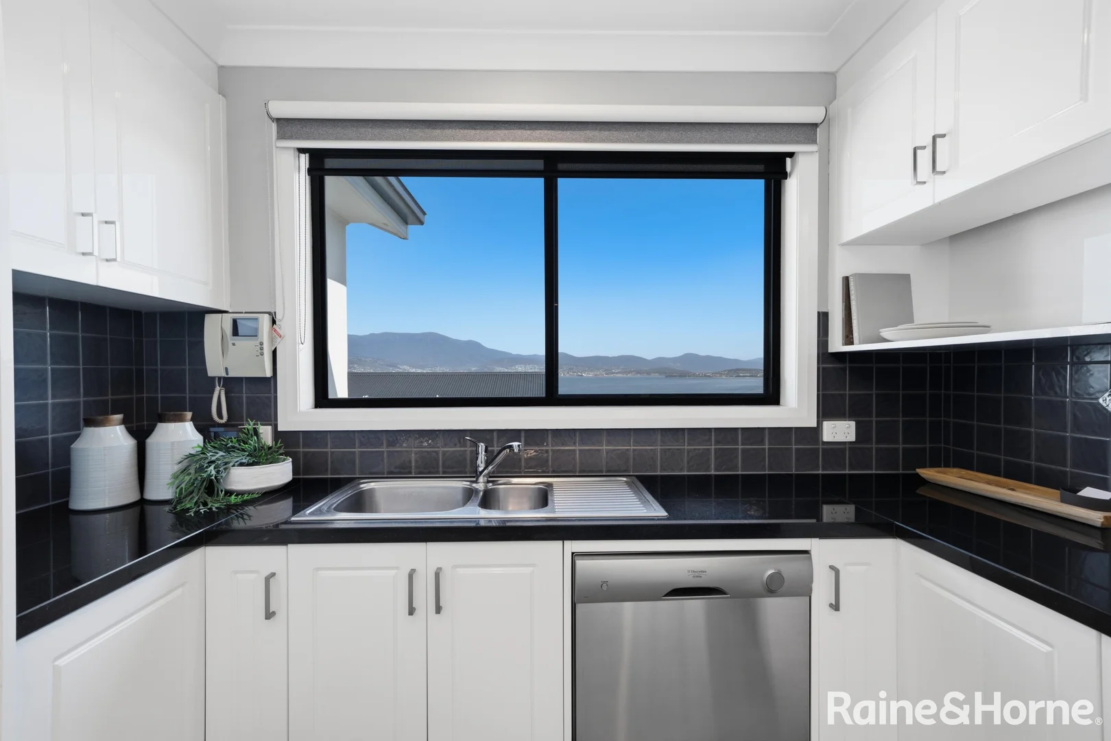Additional image 12 of 2/654 Oceana Drive, Tranmere TAS 7018