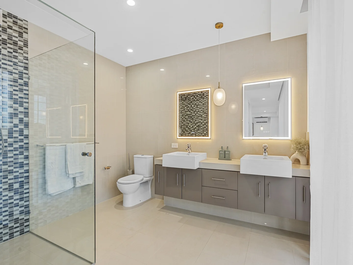 Additional image 25 of 19 Knightsbridge Parade East, Sovereign Islands QLD 4216