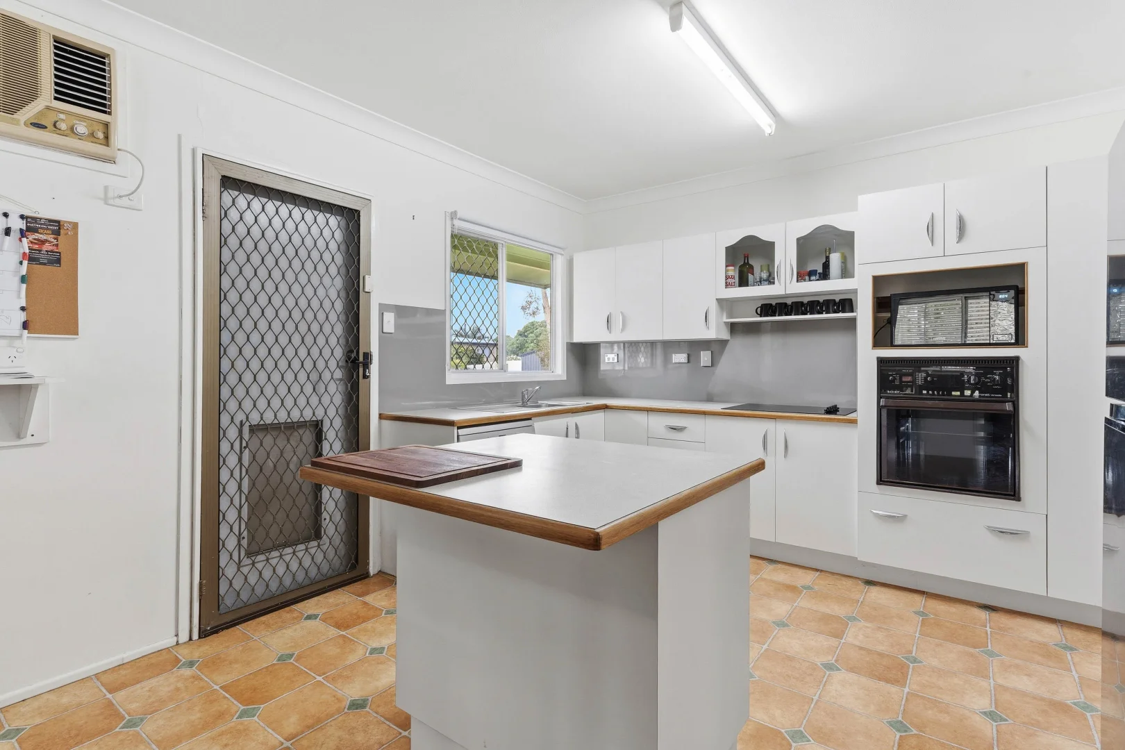 Additional image 6 of 284 Richardson Road, Park Avenue QLD 4701