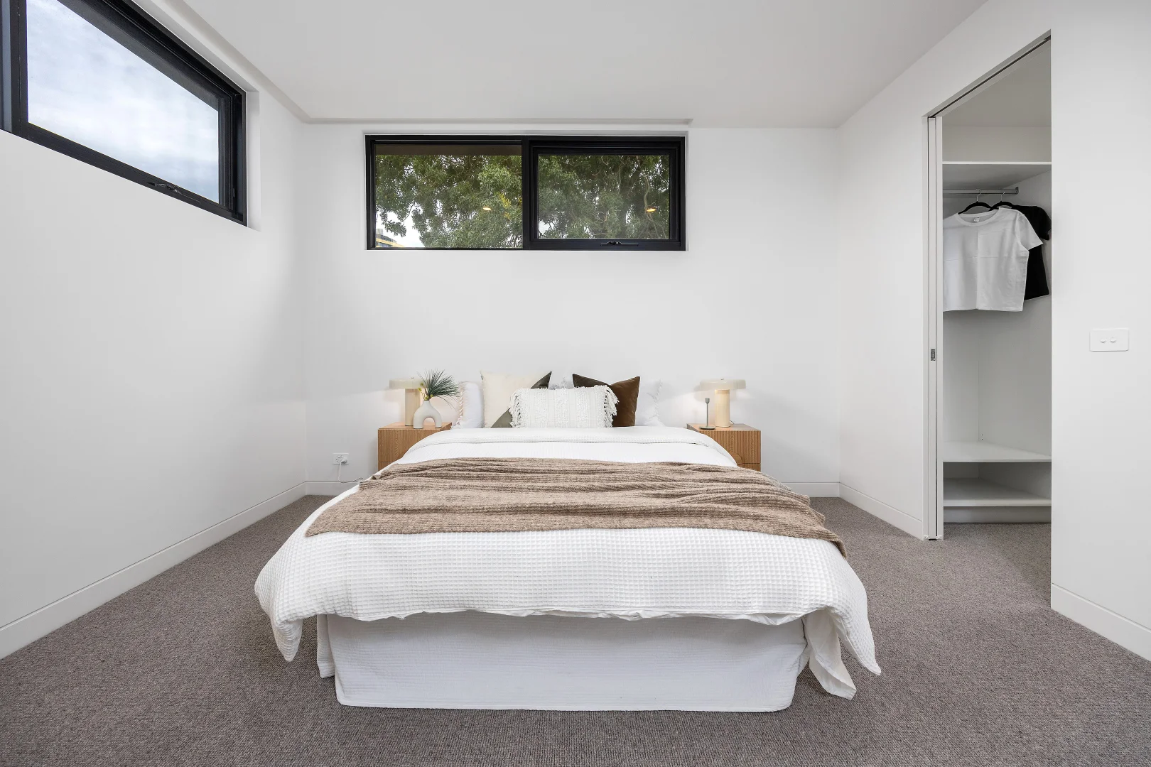 Additional image 8 of 2/32 Kambrook Road, Caulfield North VIC 3161