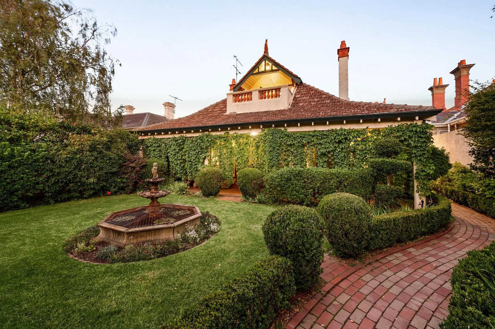 54 Bowen Crescent, Carlton North VIC 3054