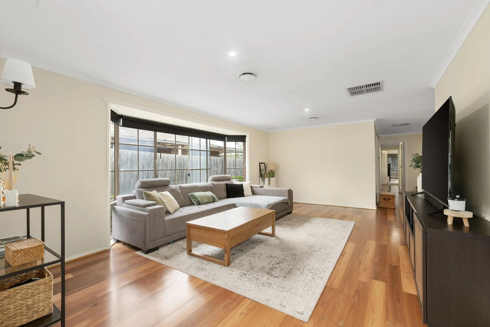 11 Grenda Drive, Mill Park VIC 3082 photo 2