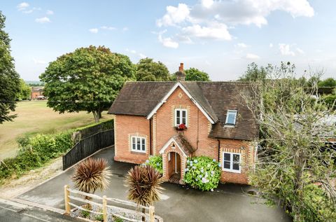 St. Johns Road, Hedge End, Southampton, Hampshire SO30