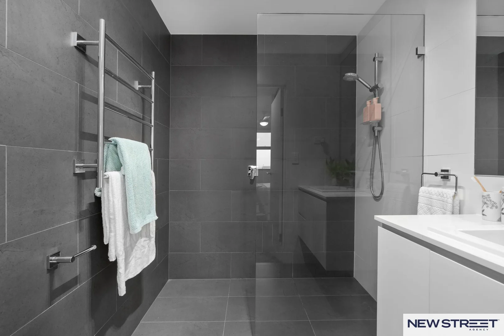 Additional image 23 of 403/1 Mawson Close, Caves Beach NSW 2281