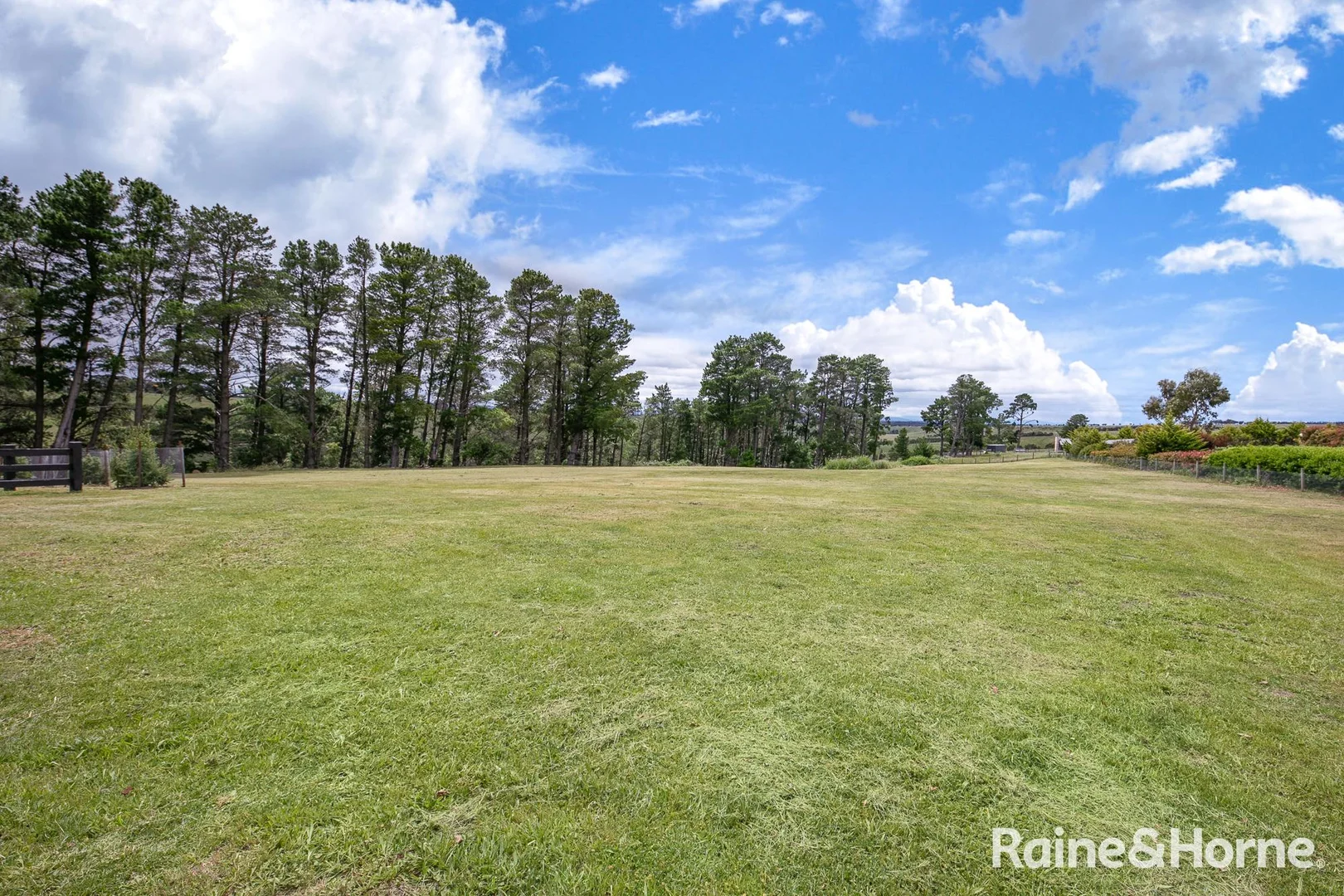 Additional image 2 of 10 Misty View Court, Gisborne VIC 3437