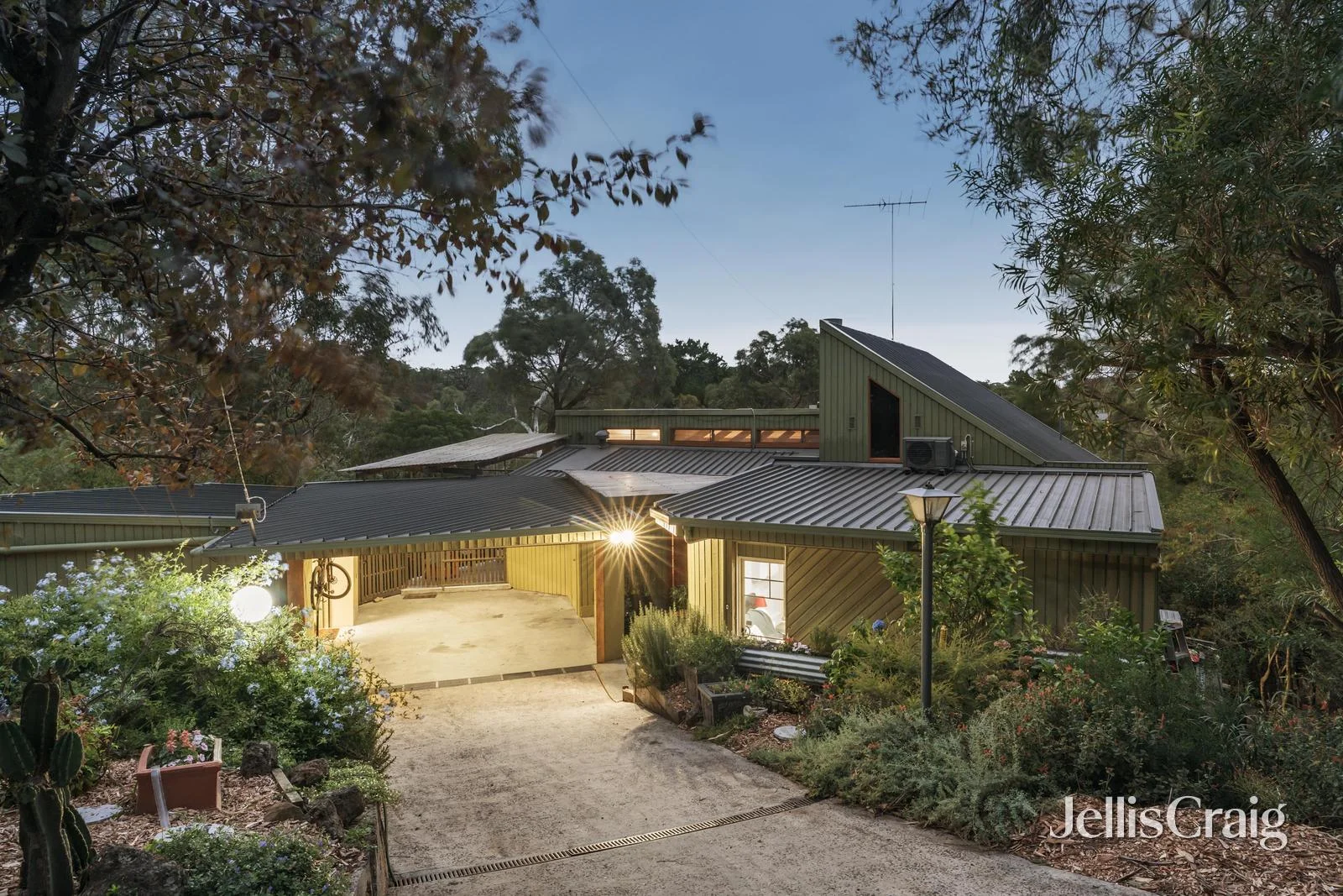 367 Old Warrandyte Road, Ringwood North VIC 3134