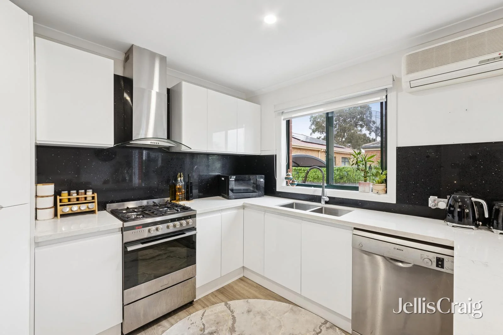 4/2 Daws Road, Doncaster East VIC 3109 photo 3