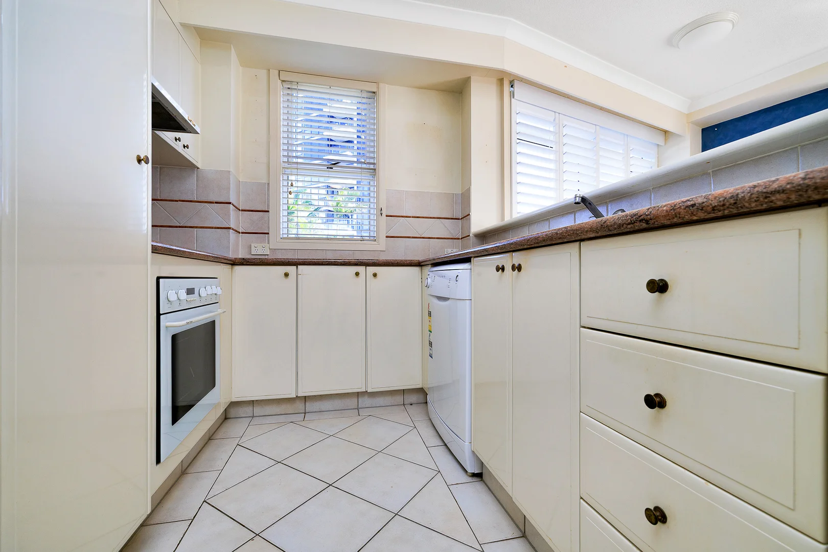 Additional image 11 of 301/220 The Esplanade, Burleigh Heads QLD 4220