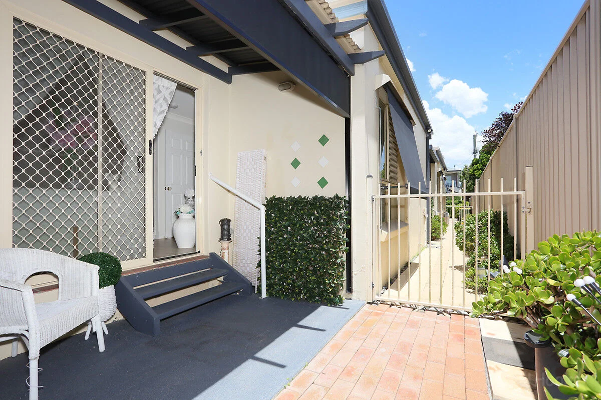 Additional image 29 of 1/27 Eider Avenue, Paradise Point QLD 4216