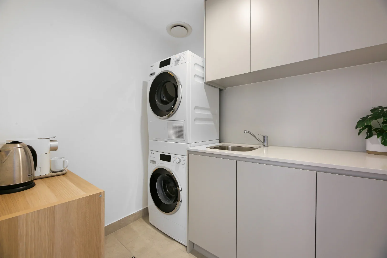 Additional image 18 of 502/180 Marine Parade, Labrador QLD 4215