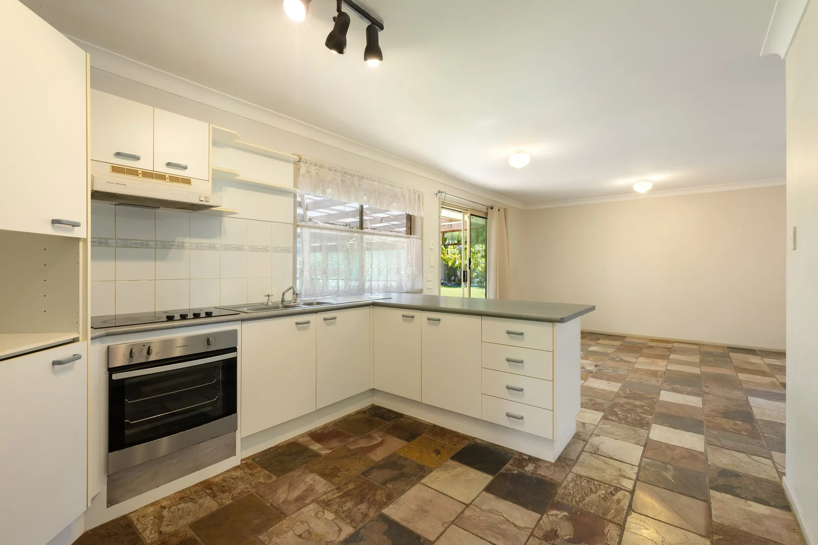 Additional image 11 of 35 Kallaroo Circuit, Ocean Shores NSW 2483