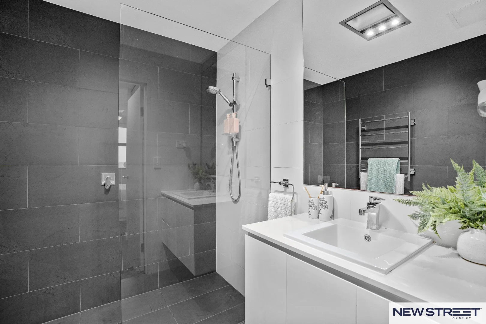 Additional image 24 of 403/1 Mawson Close, Caves Beach NSW 2281