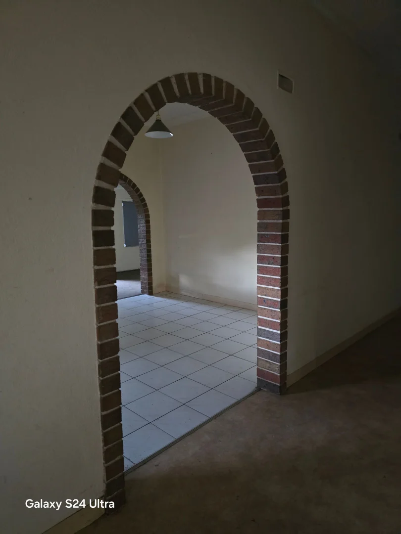 Additional image 12 of East Side NT 0870