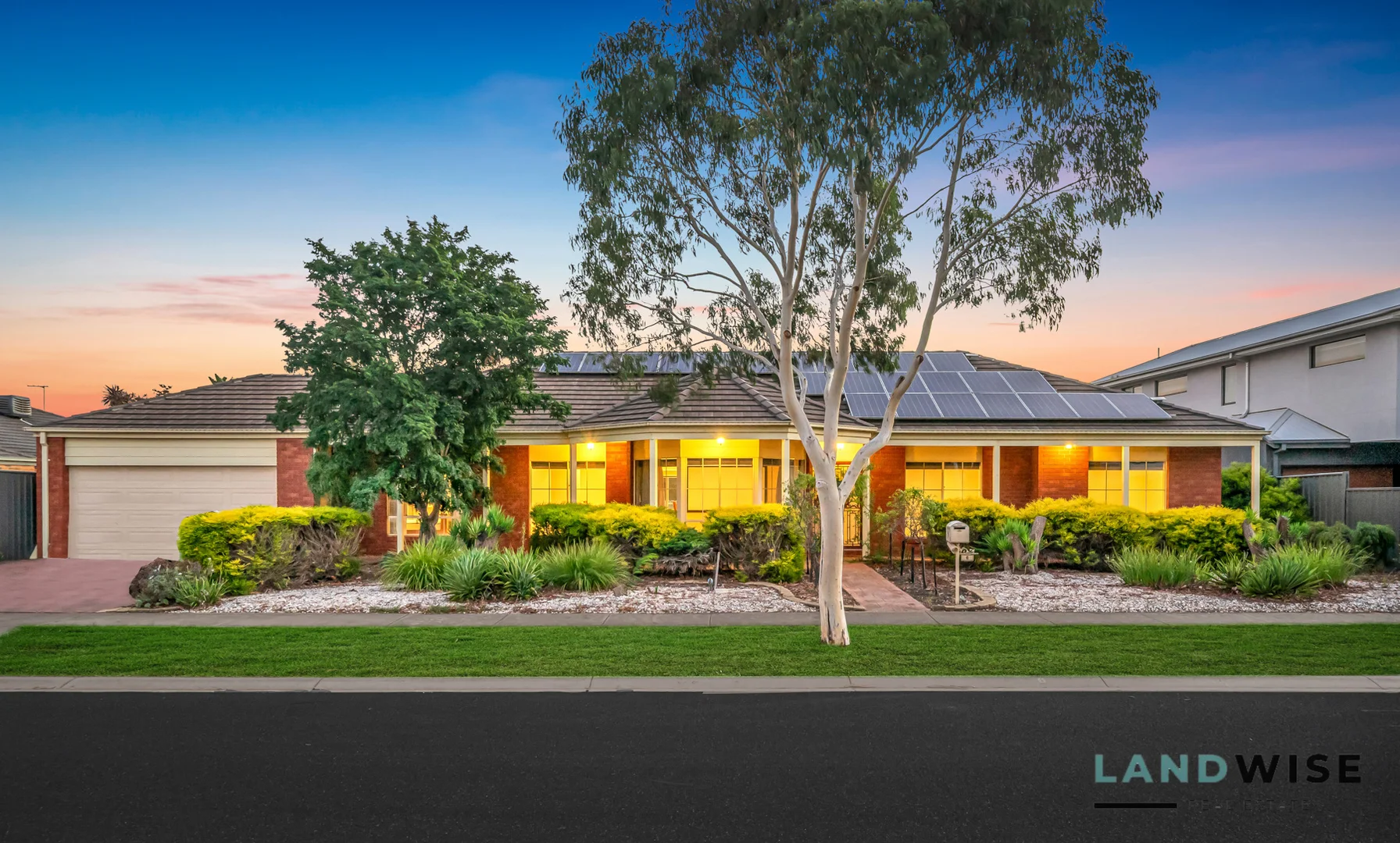 6 EILDON AVENUE, Manor Lakes VIC 3024 photo 2