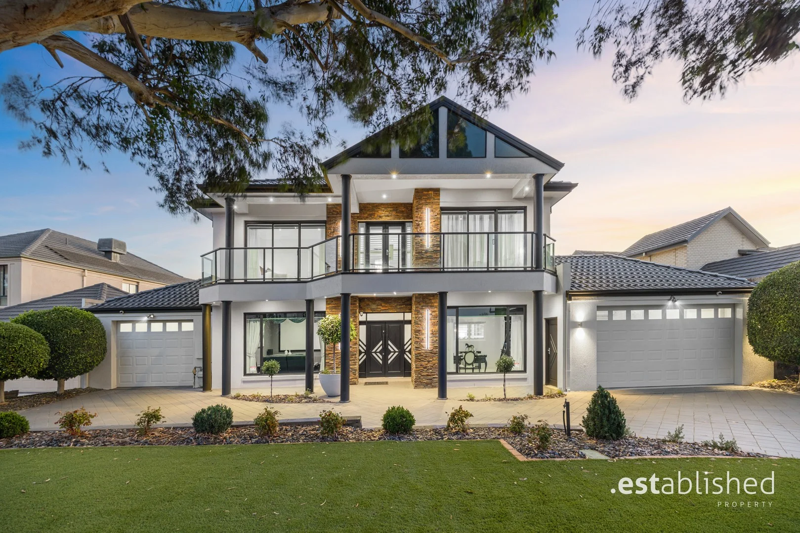 12 Panorama Way, Sanctuary Lakes VIC 3030