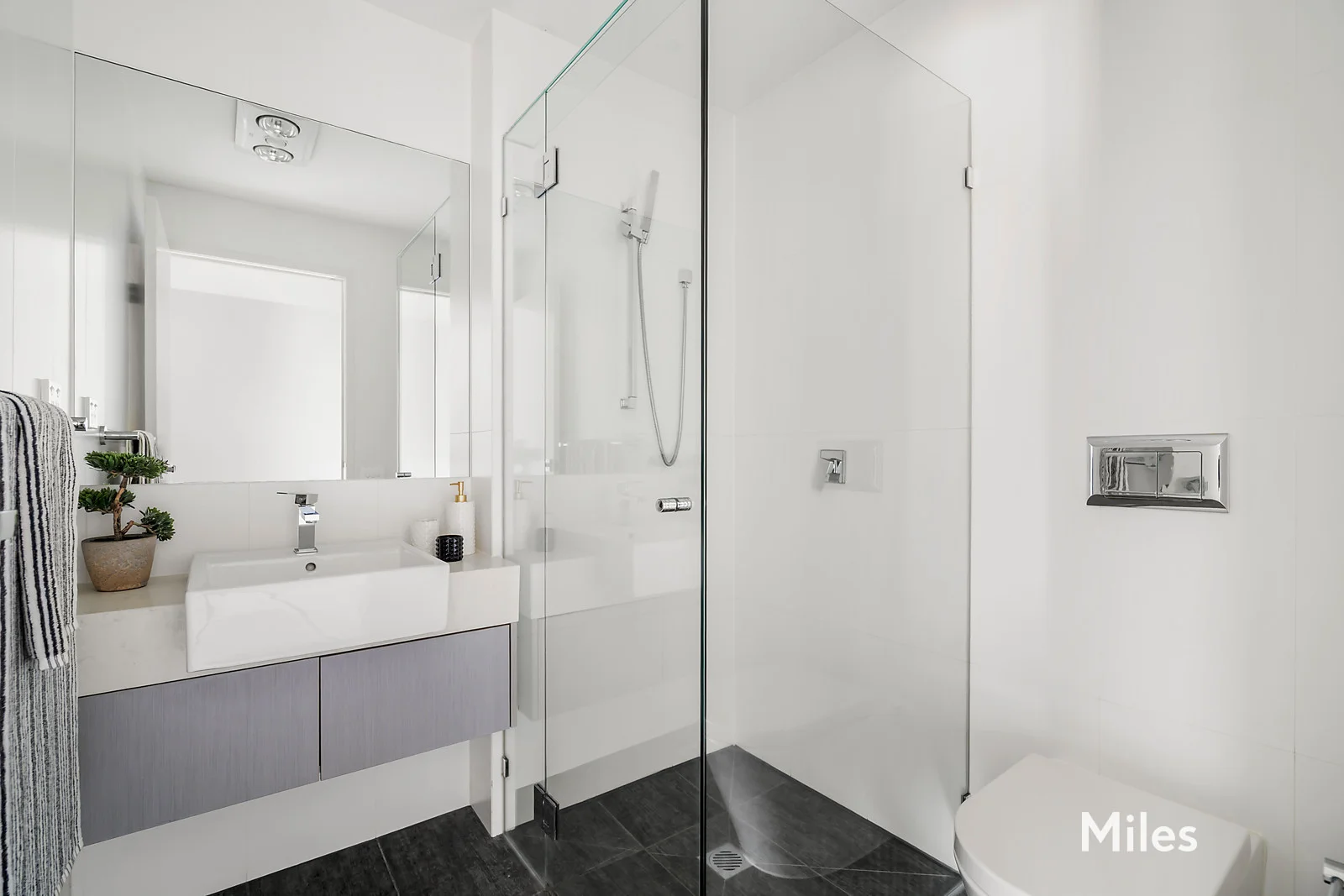 Additional image 10 of 2/114 Maltravers Road, Eaglemont VIC 3084