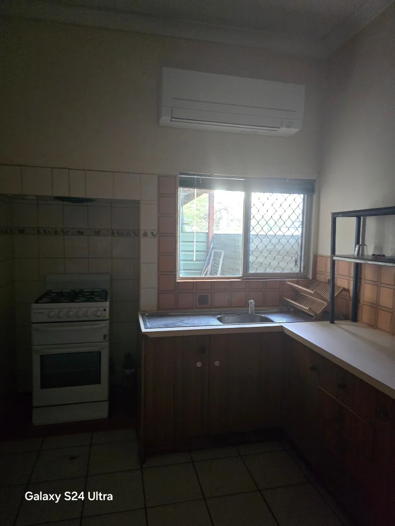 Additional image 15 of East Side NT 0870