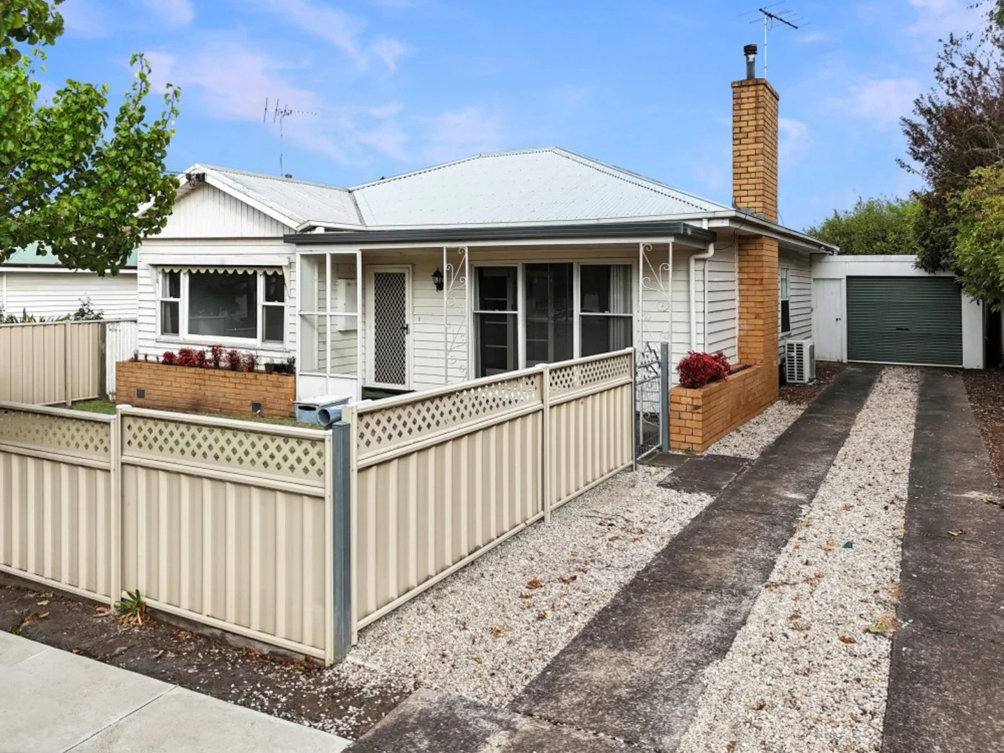 11 Dickens Street, Hamilton VIC 3300