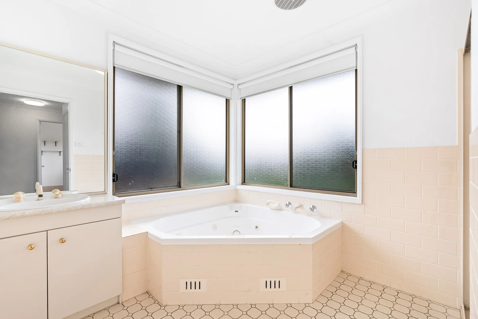 Additional image 5 of 25 Corryton Court, Wattle Grove NSW 2173