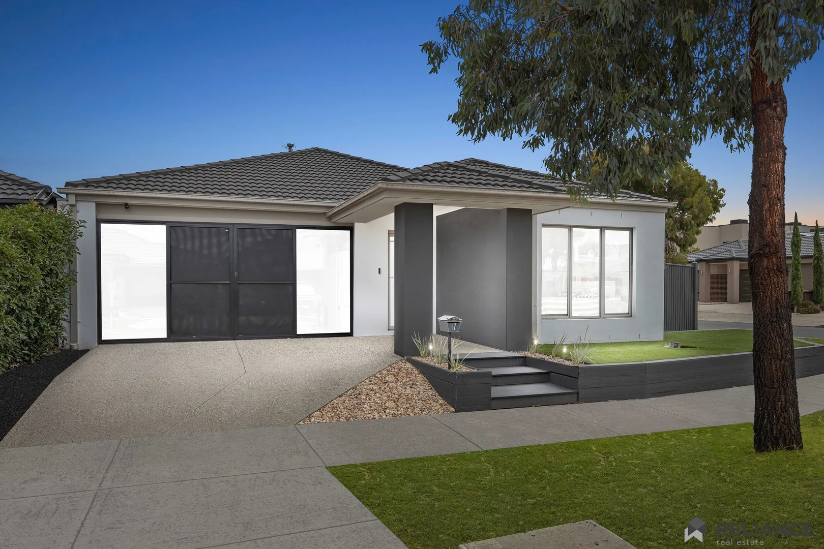 17 Bedford Way, Mickleham VIC 3064