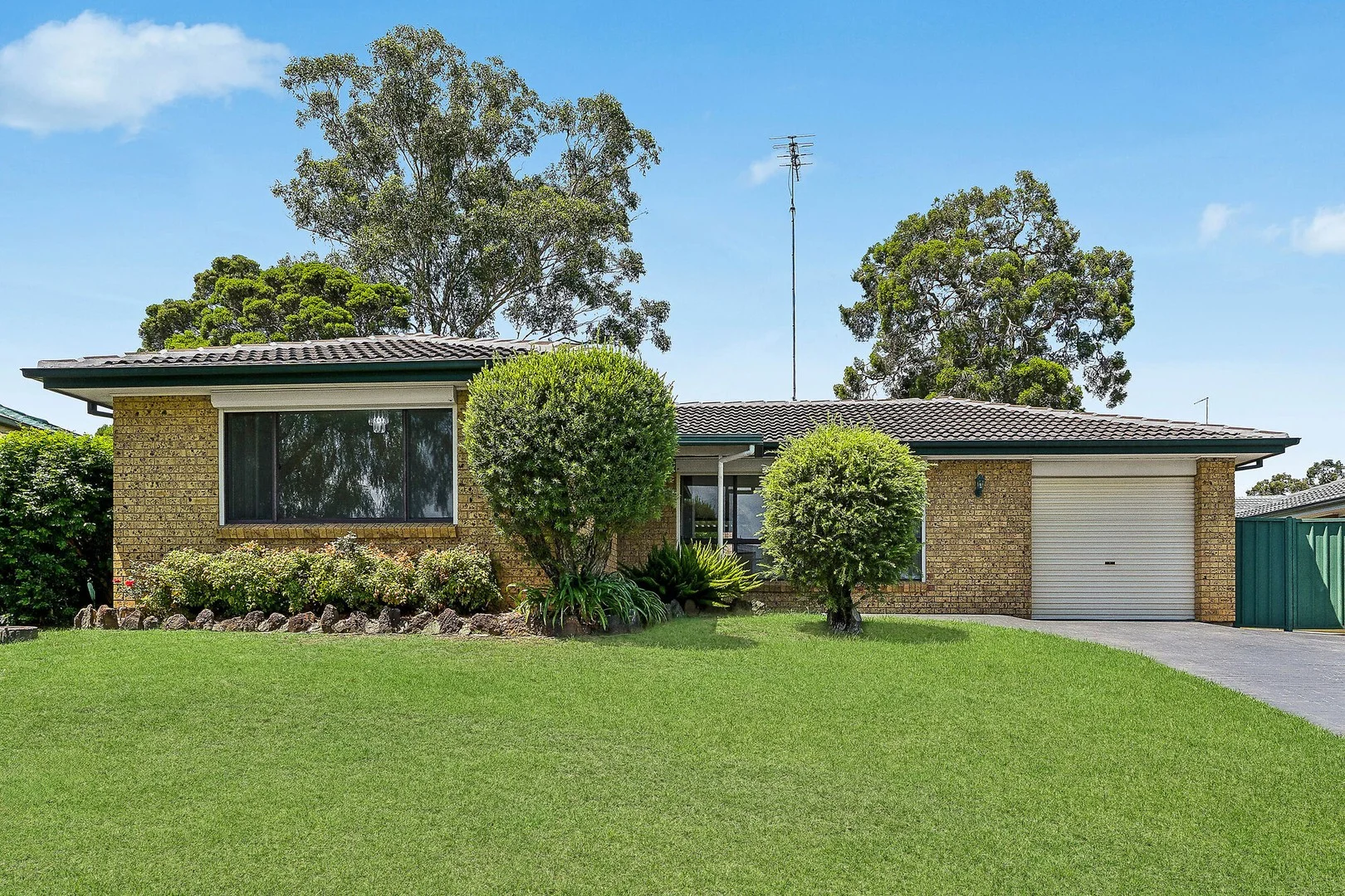 217 Banks Drive, St Clair NSW 2759