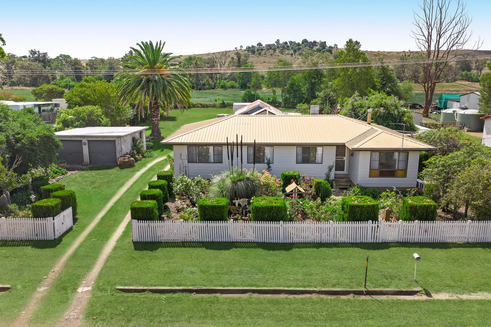 9 Kurrajong Street, Tannymorel QLD 4372