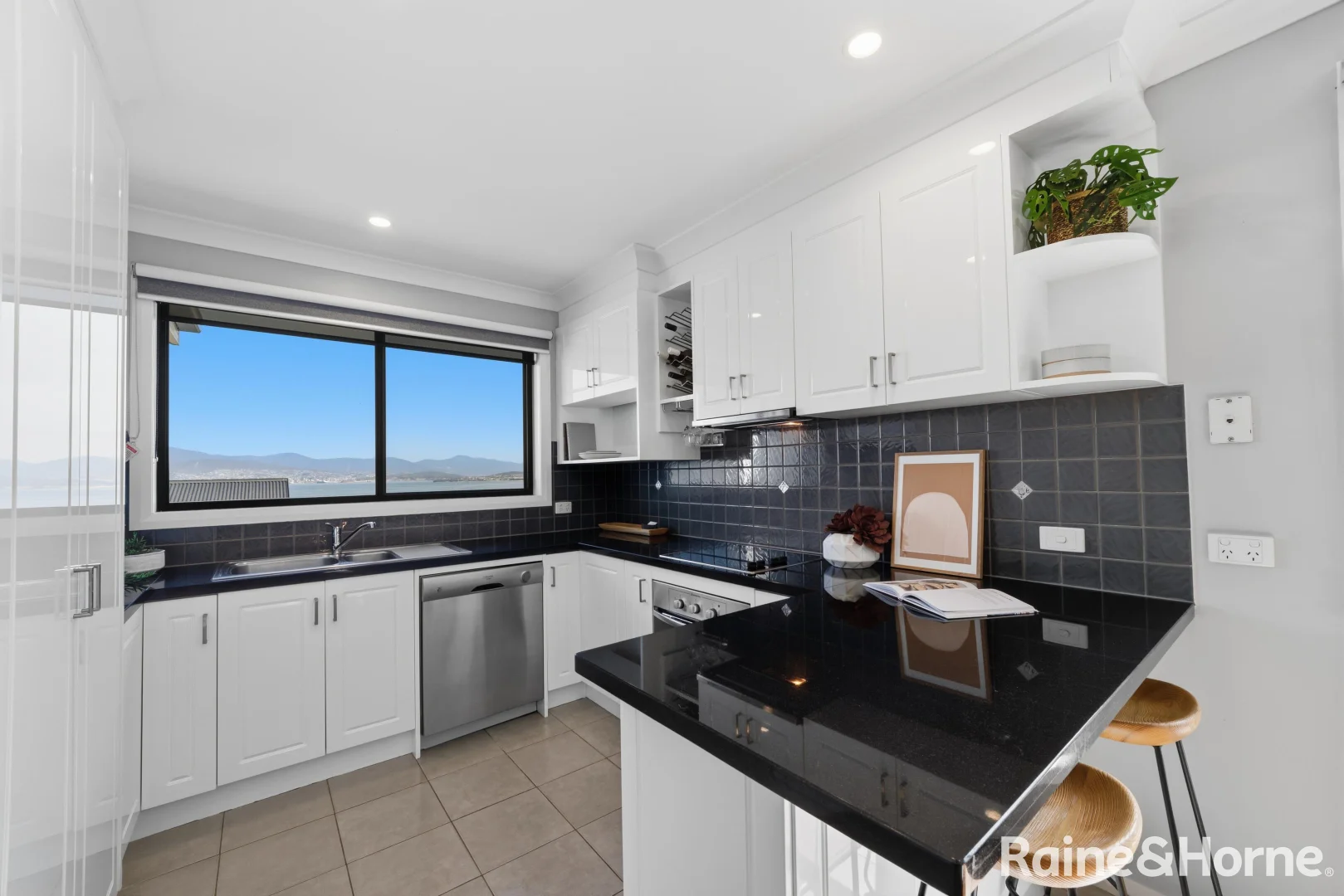 Additional image 11 of 2/654 Oceana Drive, Tranmere TAS 7018