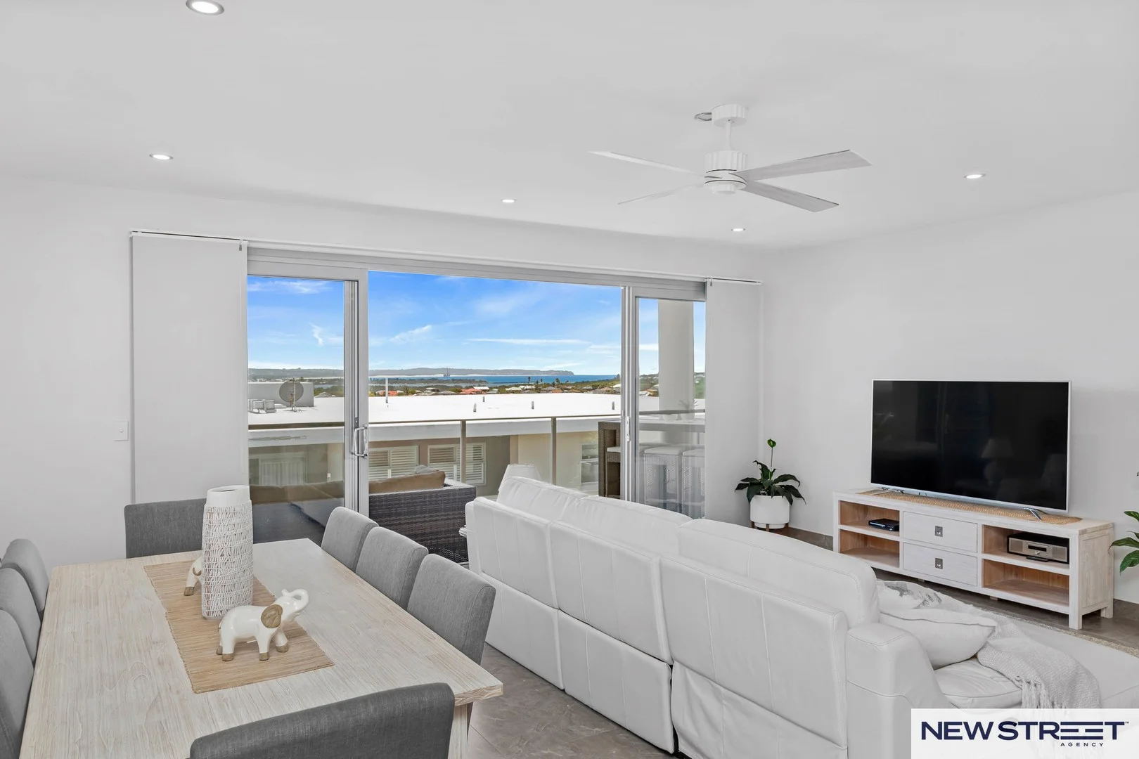 Additional image 5 of 403/1 Mawson Close, Caves Beach NSW 2281