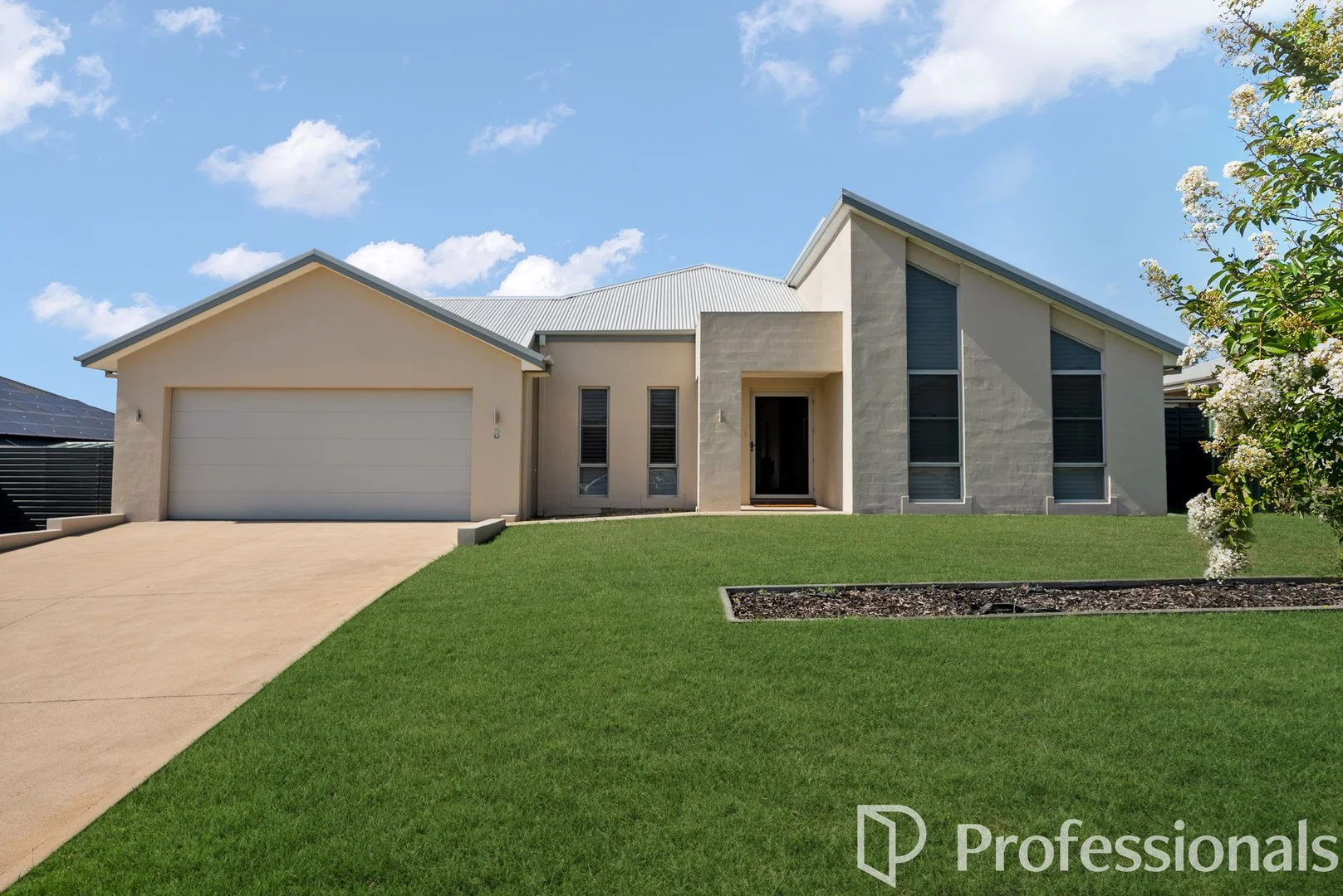 8 McGirr Street, Llanarth NSW 2795