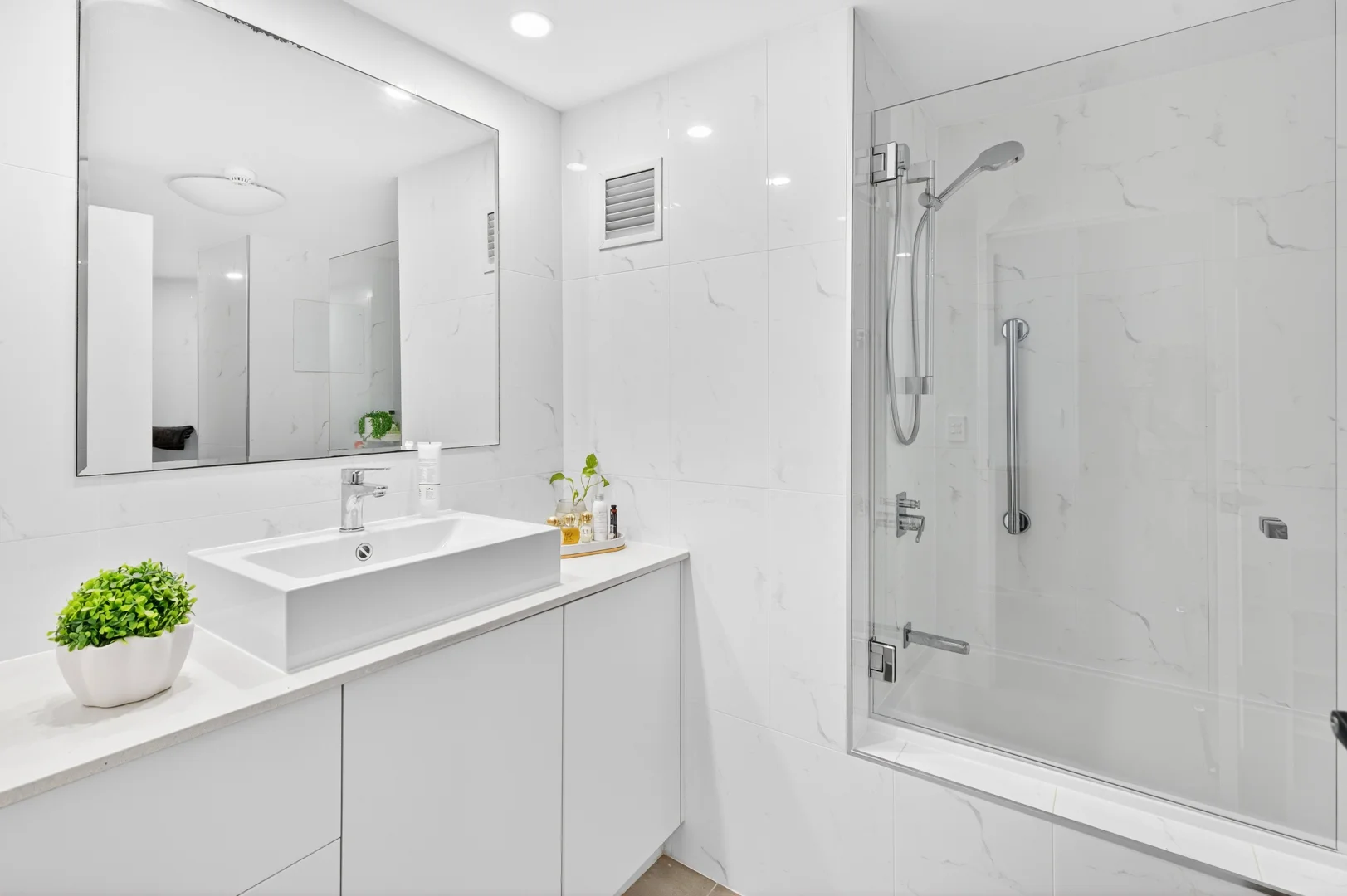Additional image 17 of 11/2890 Gold Coast Highway, Surfers Paradise QLD 4217