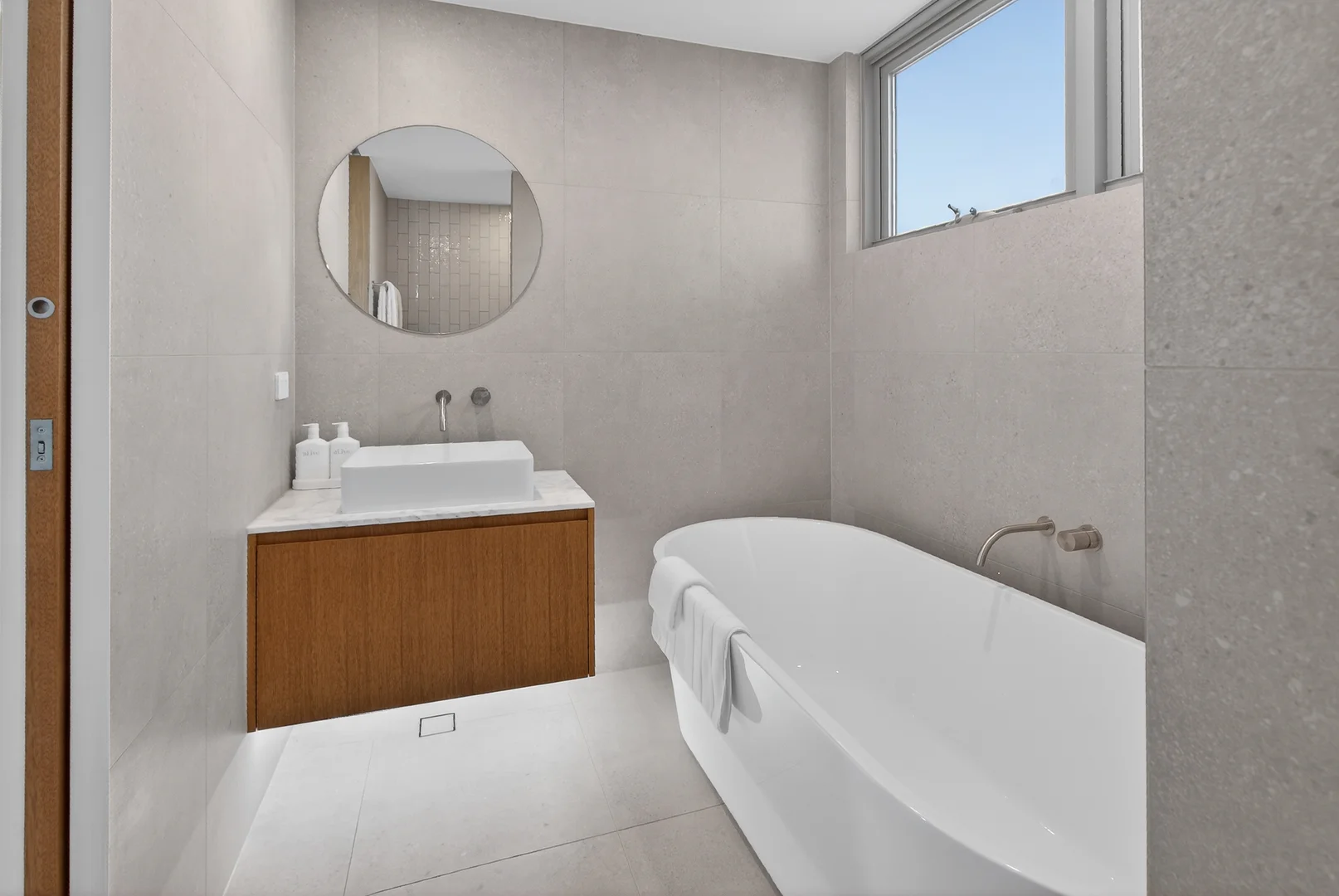 Additional image 38 of 10 Bottletree Close, Airlie Beach QLD 4802