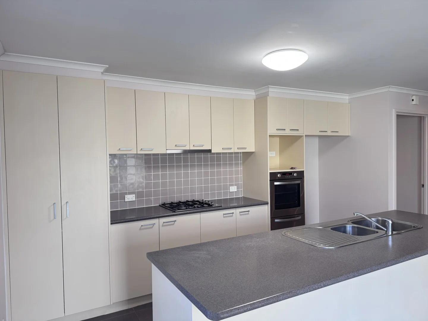 Additional image 2 of Harrison ACT 2914