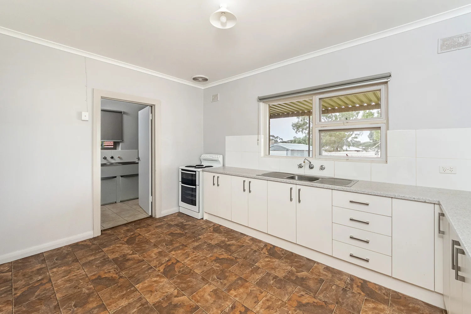 Additional image 5 of 100 Old Princes Highway, Murray Bridge East SA 5253