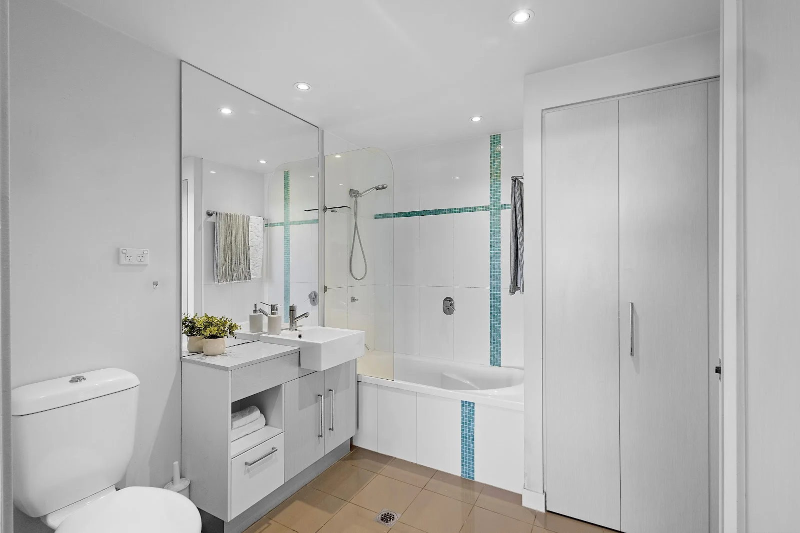 Additional image 16 of 807/430 Marine Parade, Biggera Waters QLD 4216