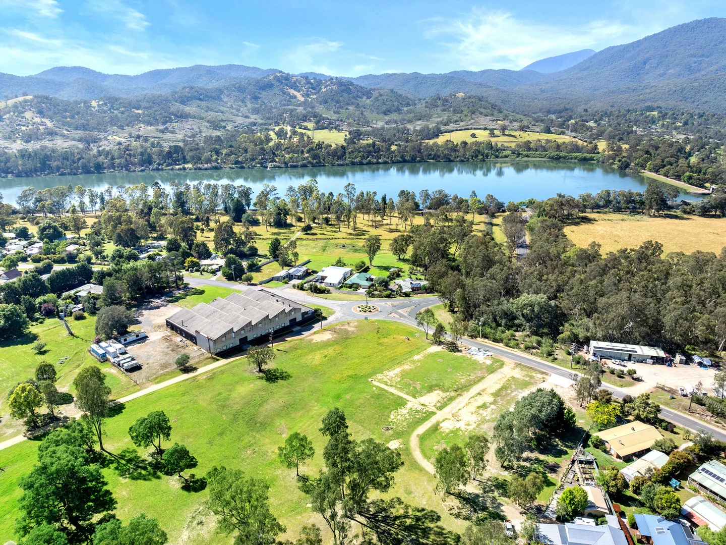 Additional image 3 of 1-4 South Crescent, Eildon VIC 3713