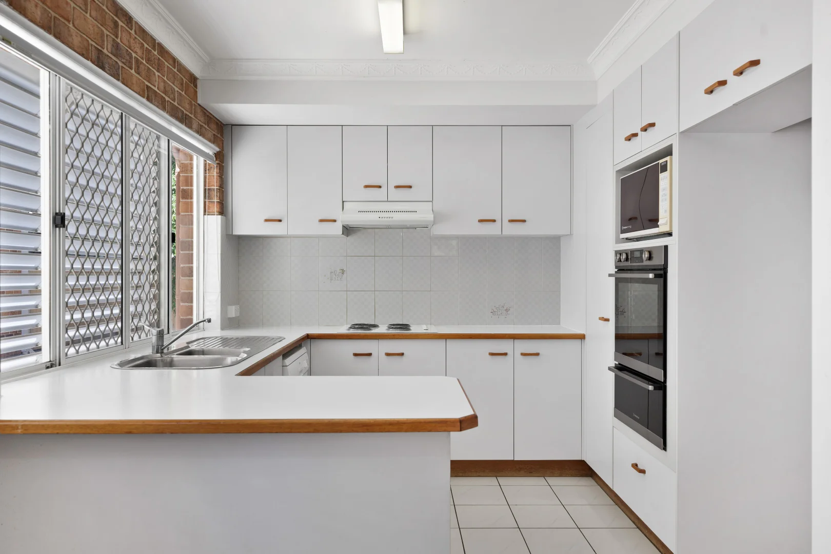 Additional image 8 of 3/49 Prince Edward Parade, Redcliffe QLD 4020