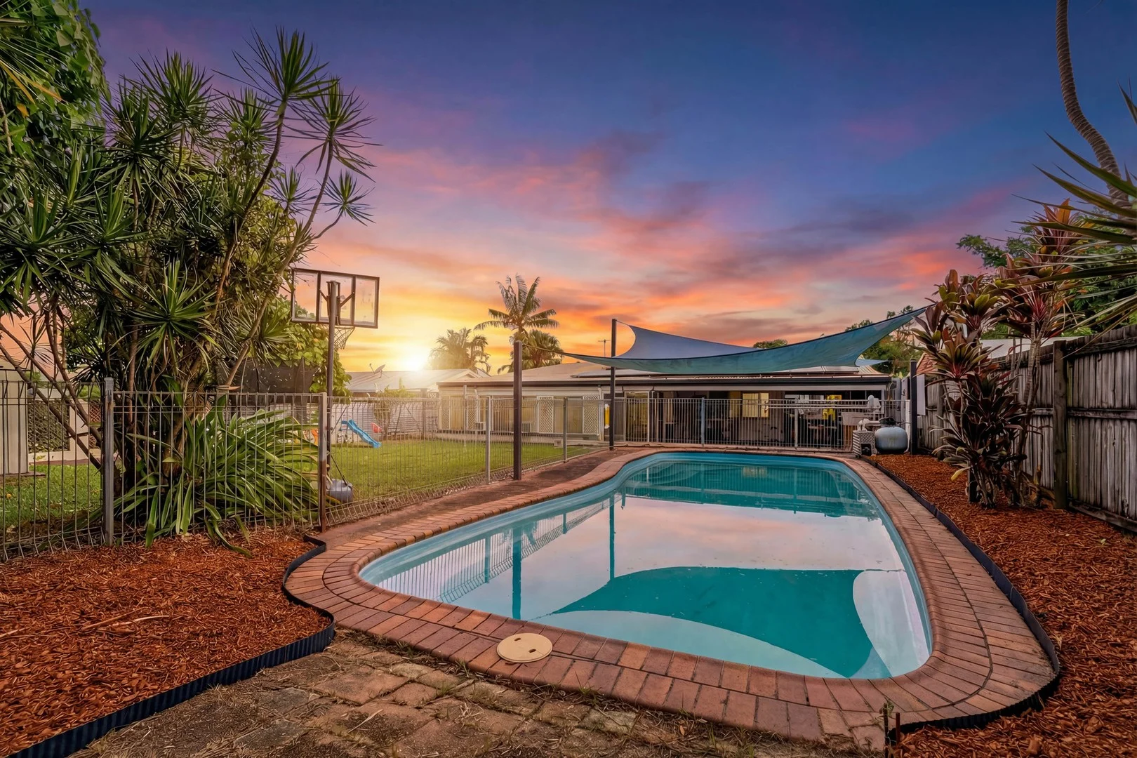 10 Malibu Close, White Rock QLD 4868
