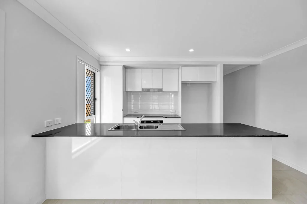 Additional image 3 of Mambourin VIC 3024