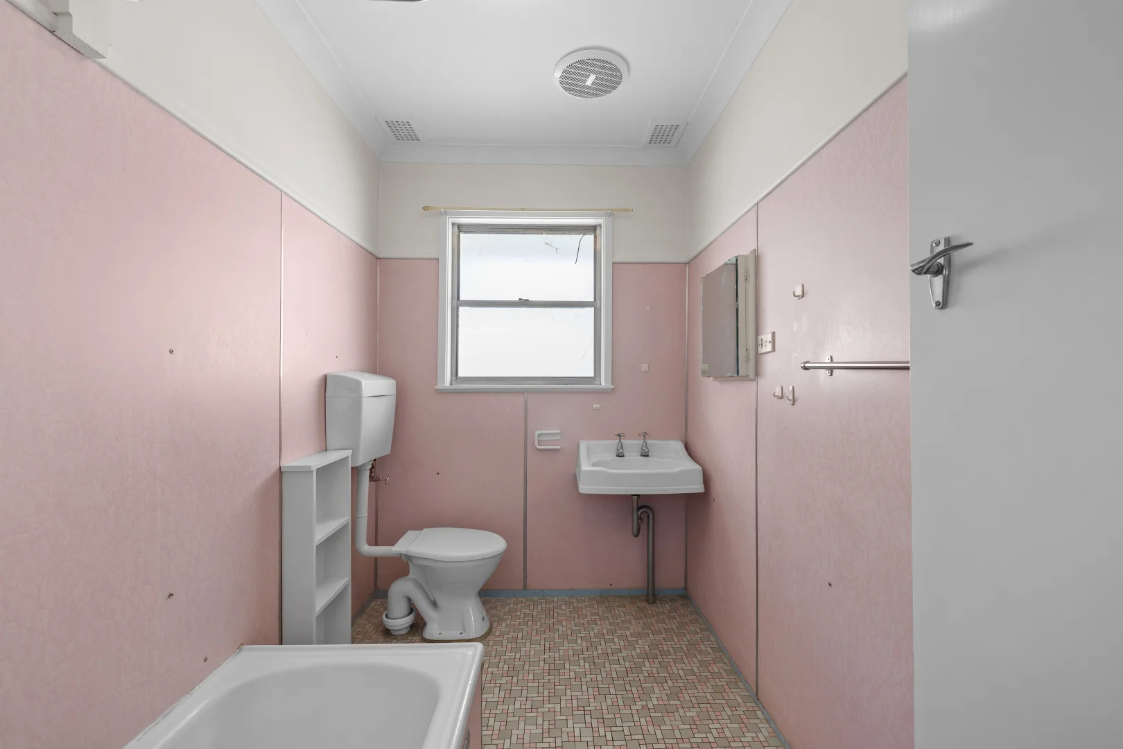 Additional image 10 of 1 - 4/88 Denison Street, West Tamworth NSW 2340