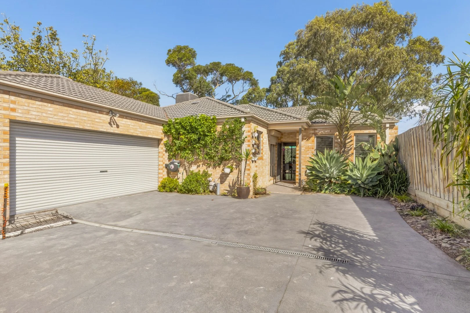 2/1 Cypress Avenue, Brooklyn VIC 3012