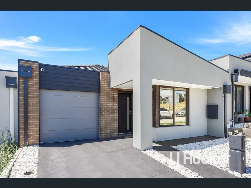 8 Compass Rise, Hampton Park VIC 3976