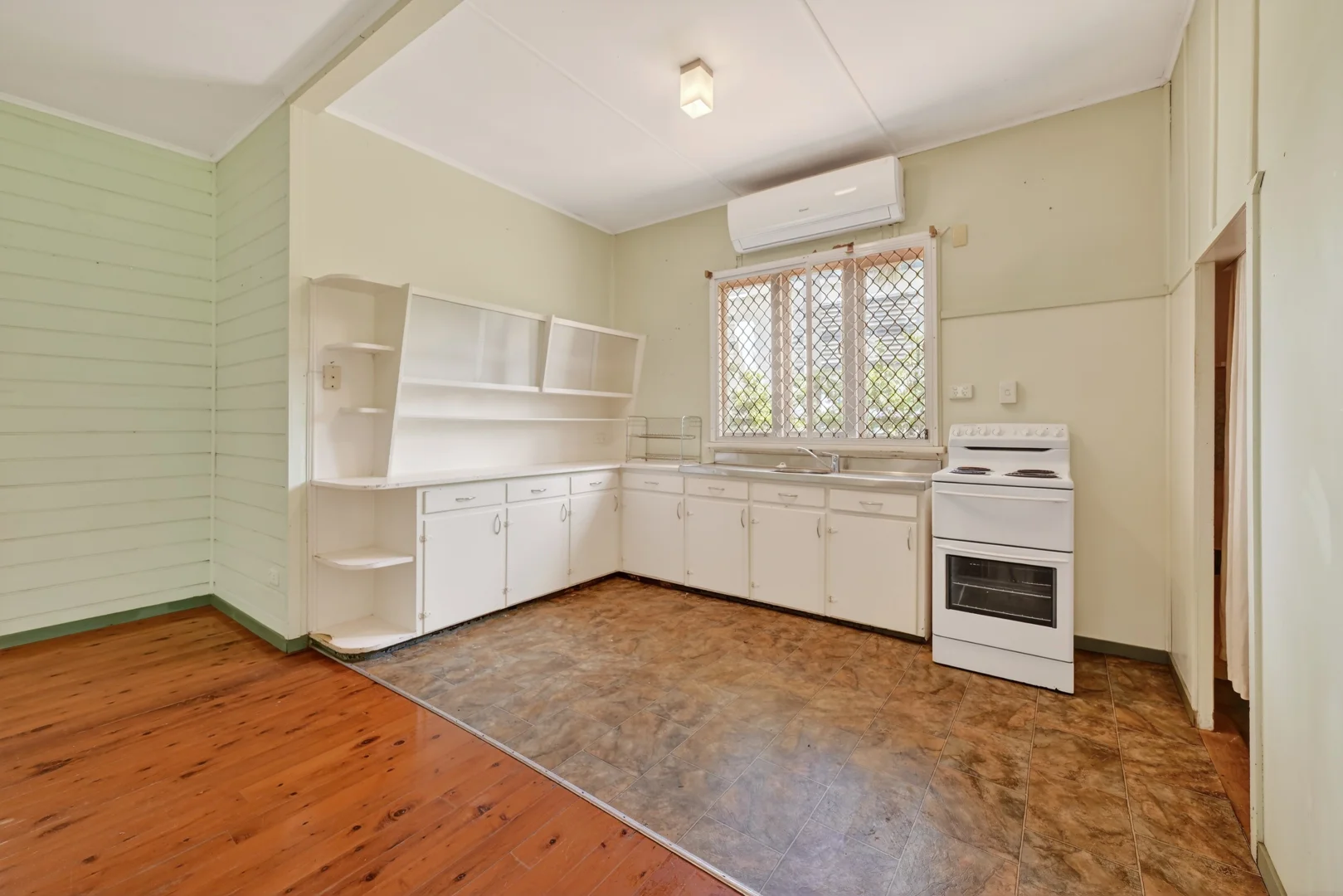 Additional image 7 of 14 Barbeler Street, Currajong QLD 4812