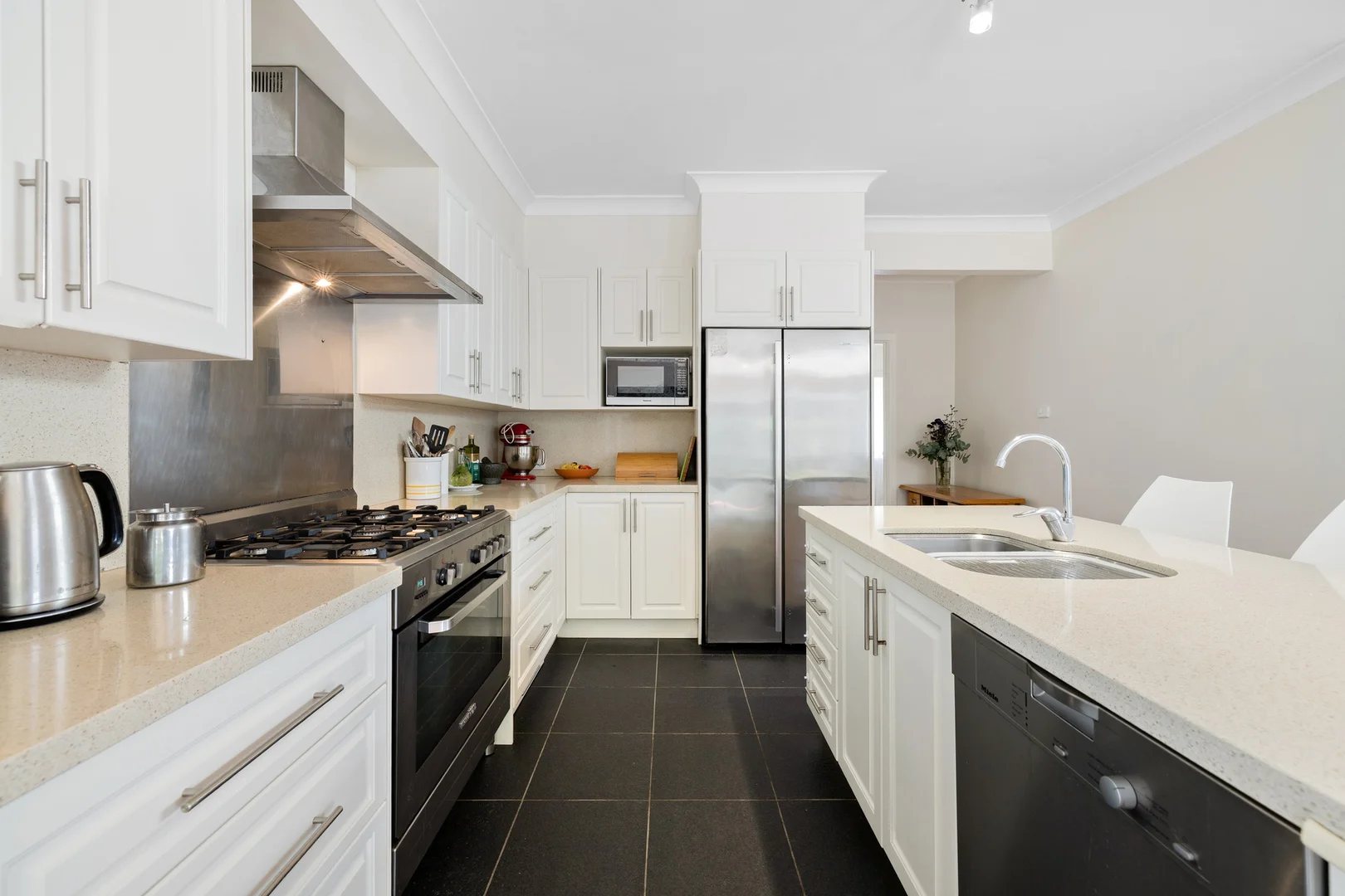 Additional image 3 of 85 Hillview Avenue, Mount Waverley VIC 3149