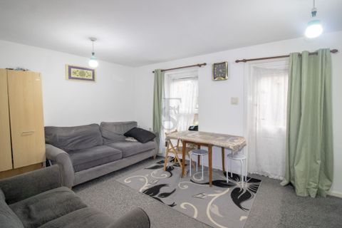Pegasus Close, Highfields LE2
