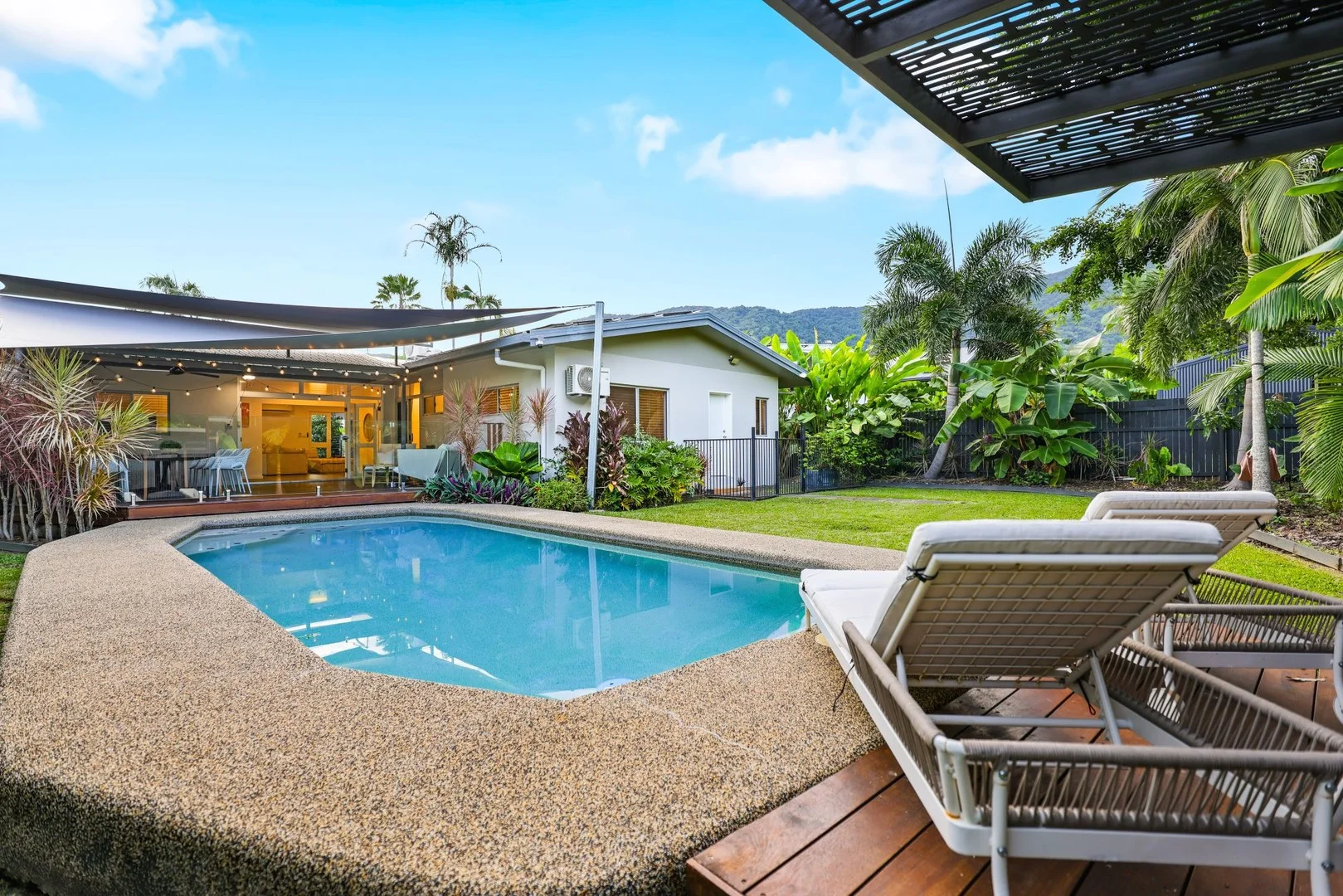 28 Terebra Street, Palm Cove QLD 4879