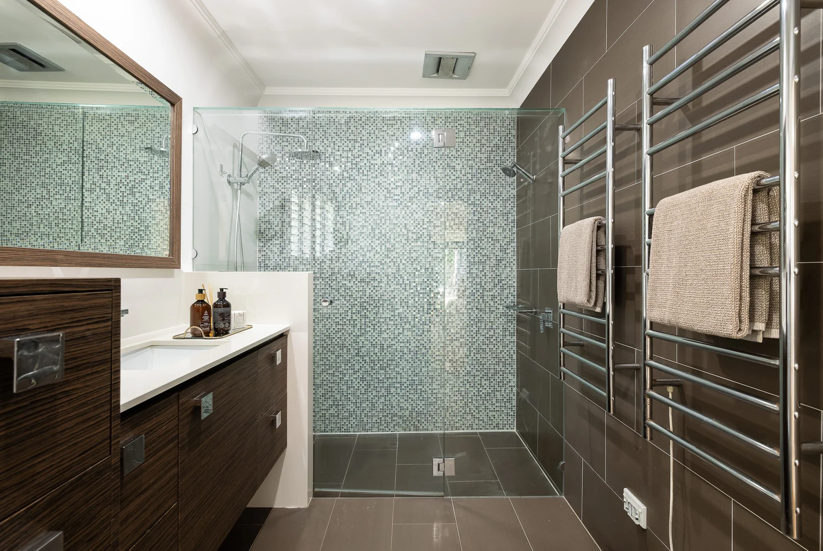 Additional image 11 of 83 Amalfi Drive, Isle Of Capri QLD 4217